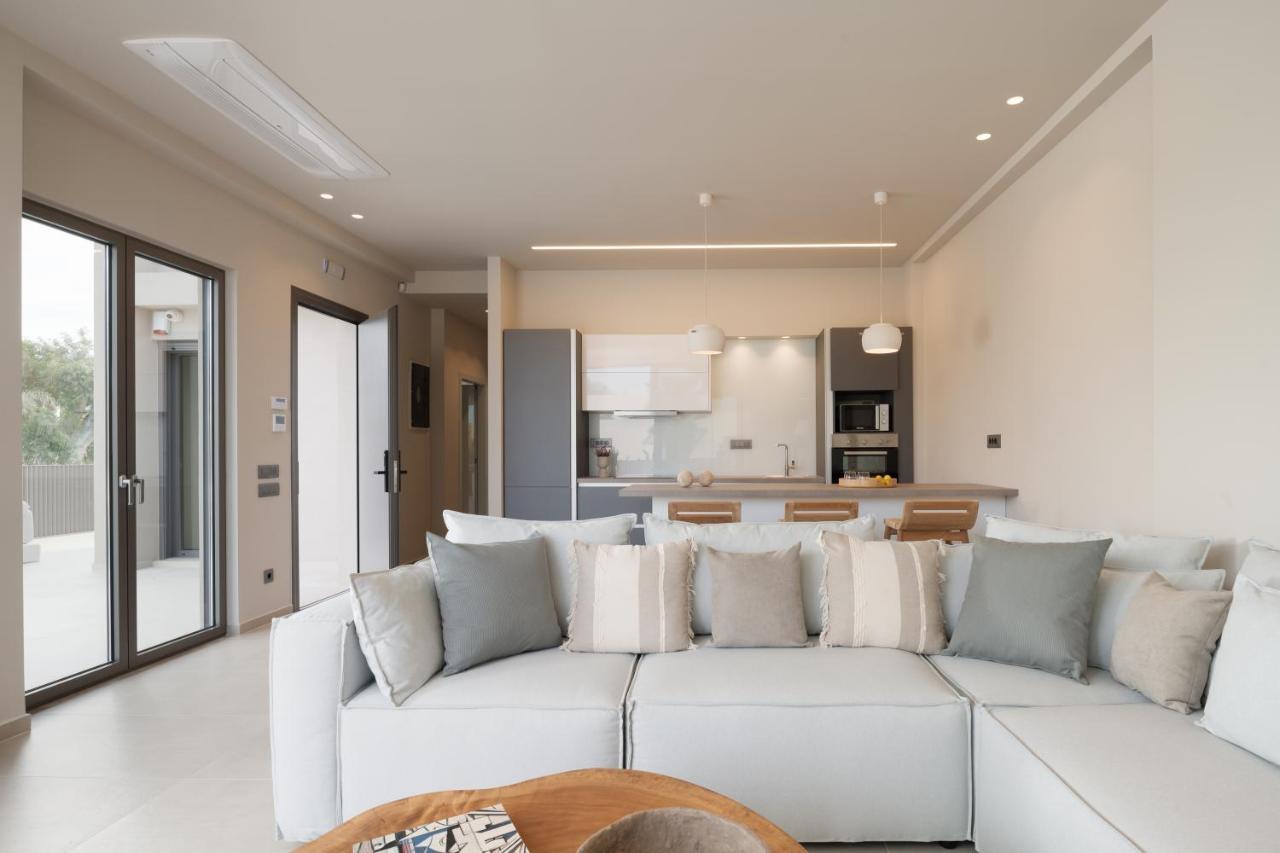 Athina Luxury Villa, With Pool & Walk To The Beach, By Thinkvilla Hriszí Aktí Haniá Kültér fotó