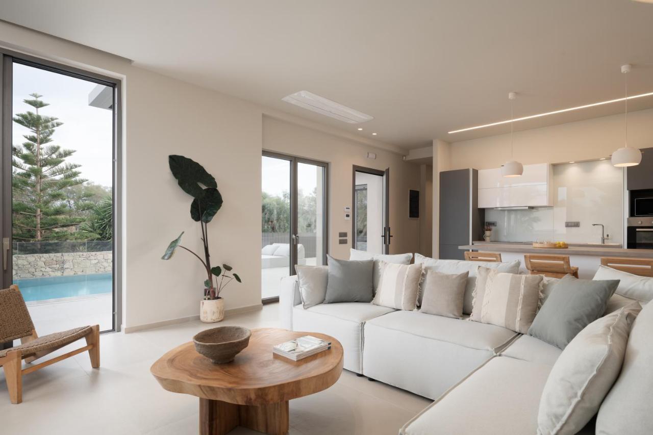 Athina Luxury Villa, With Pool & Walk To The Beach, By Thinkvilla Hriszí Aktí Haniá Kültér fotó