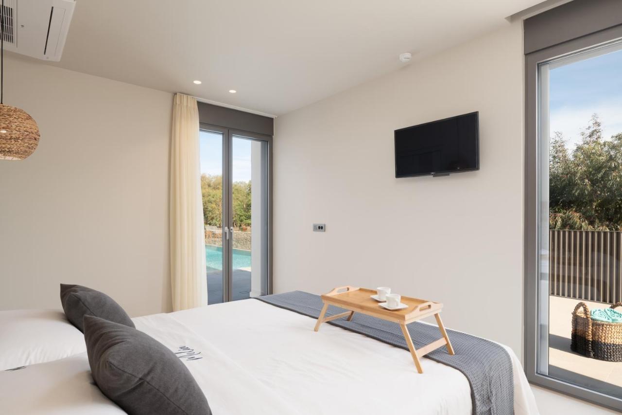 Athina Luxury Villa, With Pool & Walk To The Beach, By Thinkvilla Hriszí Aktí Haniá Kültér fotó