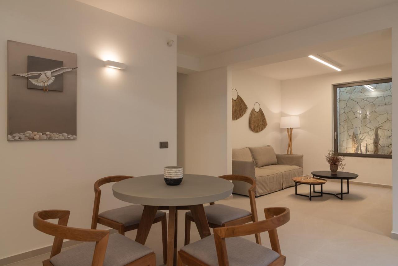 Athina Luxury Villa, With Pool & Walk To The Beach, By Thinkvilla Hriszí Aktí Haniá Kültér fotó