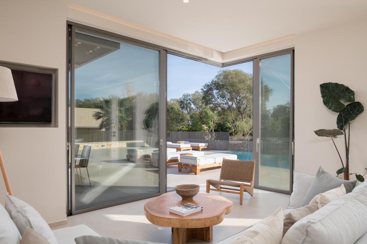 Athina Luxury Villa, With Pool & Walk To The Beach, By Thinkvilla Hriszí Aktí Haniá Kültér fotó