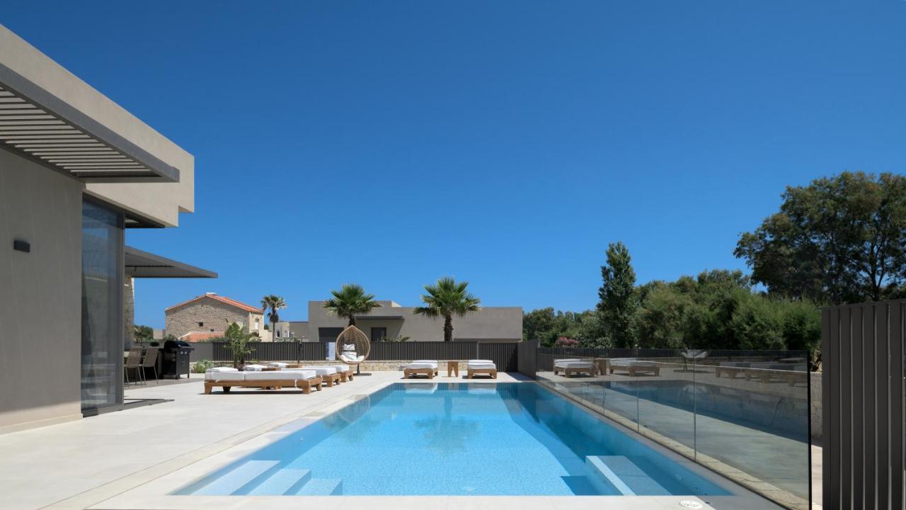 Athina Luxury Villa, With Pool & Walk To The Beach, By Thinkvilla Hriszí Aktí Haniá Kültér fotó