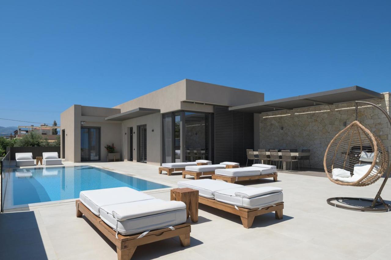 Athina Luxury Villa, With Pool & Walk To The Beach, By Thinkvilla Hriszí Aktí Haniá Kültér fotó